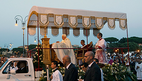 Pope Celebrates Corpus Christi