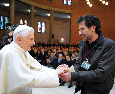 Pope_greets_inmate
