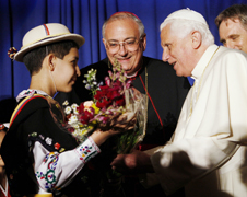 YOUTH PRESENTS BOUQUET TO DEPARTING POPE