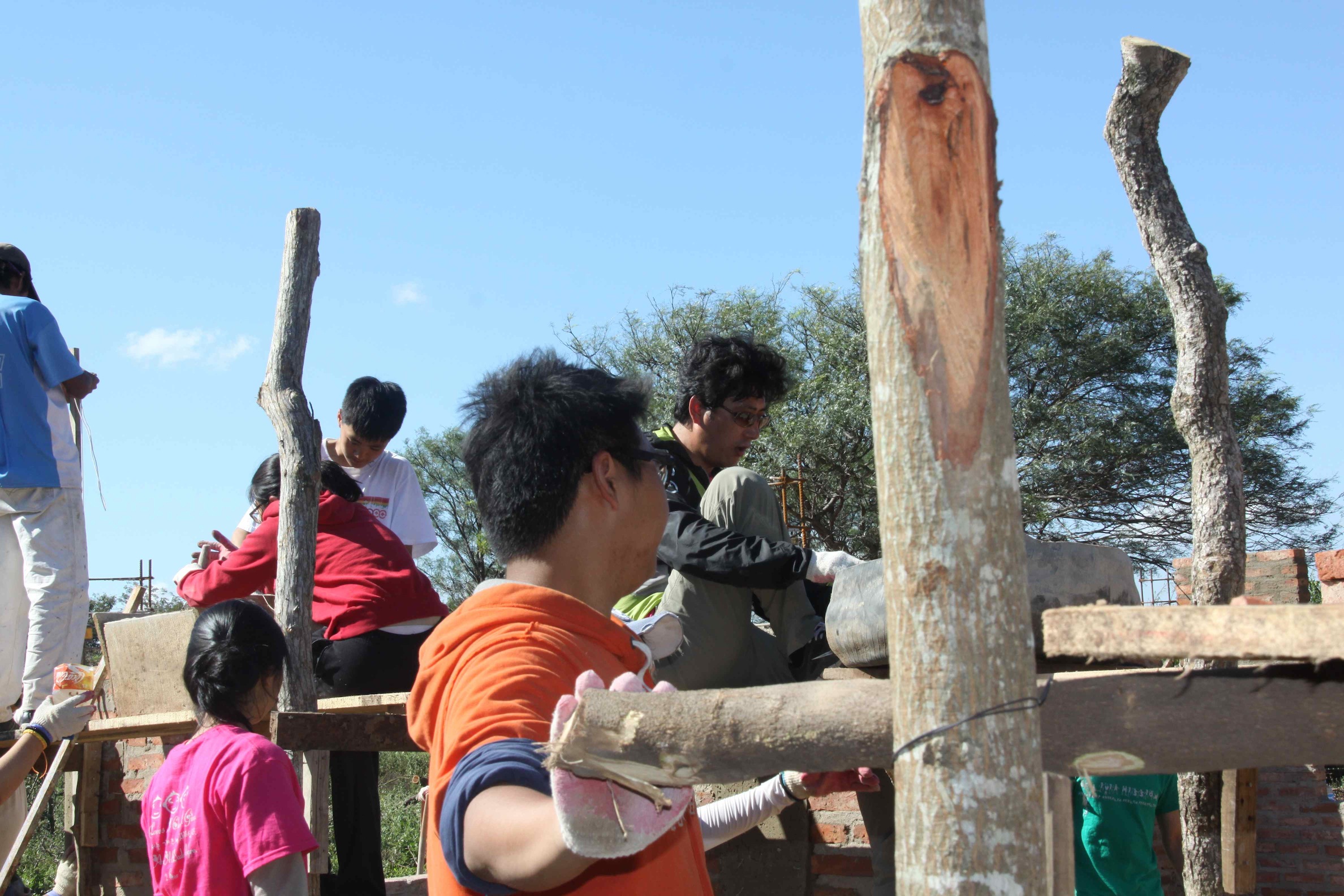 The Diocese of Brooklyn’s Korean Apostolate made its sixth annual mission trip to Cristo Salvador parish in Santa Cruz, Bolivia. Volunteer activities included building houses and visiting the local day-care center.