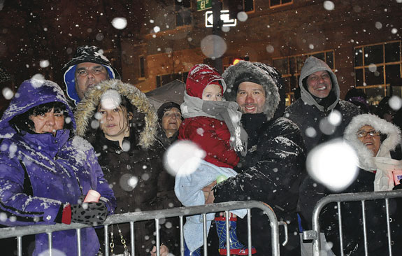 crowd_in_snow
