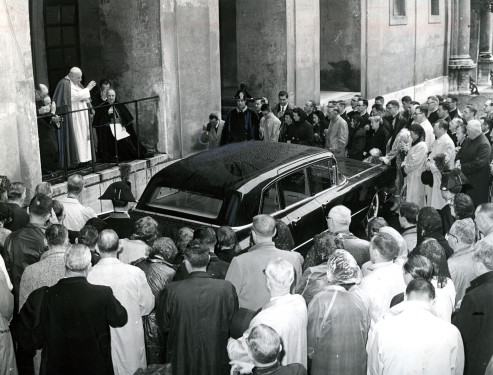 FILE PHOTO OF POPE JOHN XXIII BLESSING CADILLAC