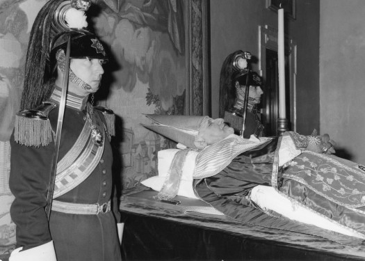 Body of Blessed John XXIII lies in state at Vatican in 1963