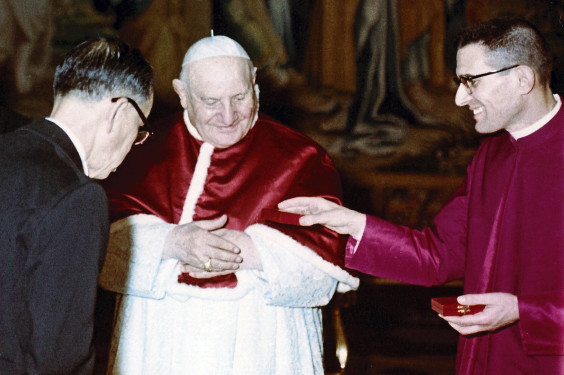 MSGR. CAPOVILLA, PERSONAL SECRETARY OF POPE JOHN XXIII ASSISTS PONTIFF