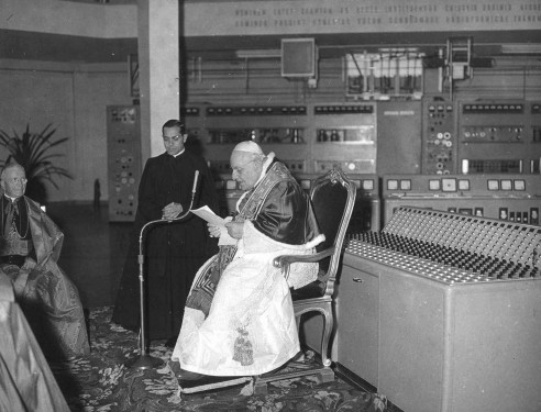 POPE JOHN XXIII SEEN VISITING VATICAN RADIO IN UNDATED PHOTO