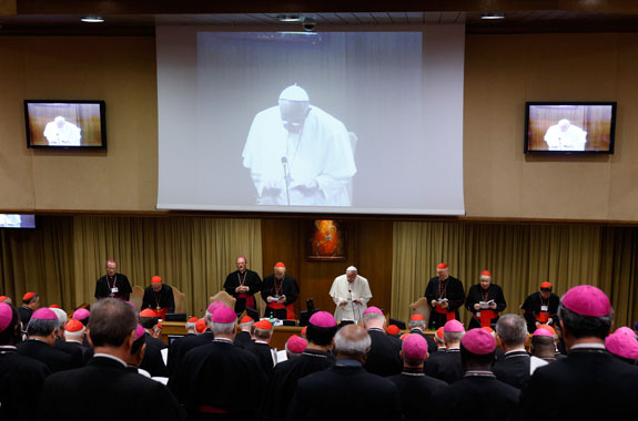 Pope_speaks_at_synod