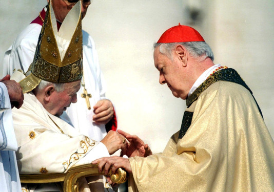 accepting-ring-from-Pope-John-Paul-II