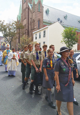 BishopWitold-CzestochowaChurch-procession