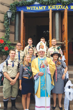 BishopWitold-CzestochowaChurch-scouts