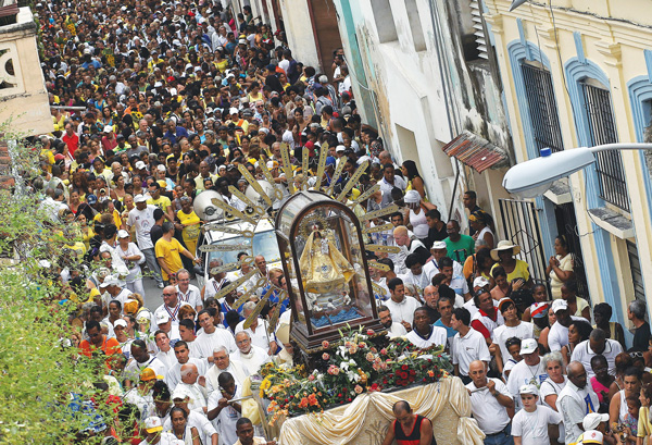 Hundreds of Cubans take part in the pilgrimage of Our Lady of Charity of El Cobre in Havana, in this Sept. 8, 2013, file photo. (File Photo © Catholic News Service/Alejandro Ernesto, EPA)