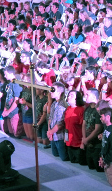 Nearly 2,000 teens filled the arena at St. John’s University, Jamaica, Aug 7-9 for Steubenville NYC. The priests who accompanied them heard confessions at various stations, including on outside benches. The long lines were a testament to the teens’ enthusiasm to commune with Christ and His Church. (Photo (c) Antonina Zielinska)