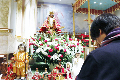 Santo-Nino--St-Sebas--praying-to-Infant-Jesus
