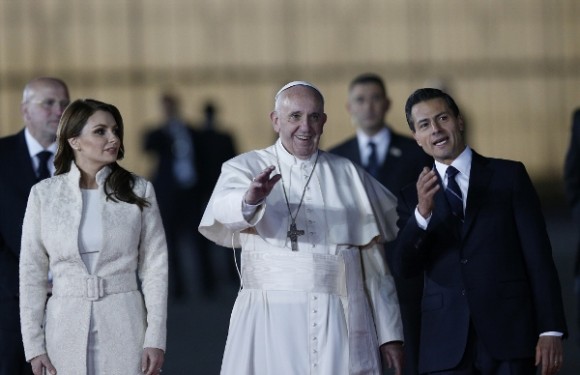 POPE ARRIVE MEXICO AIRPORT