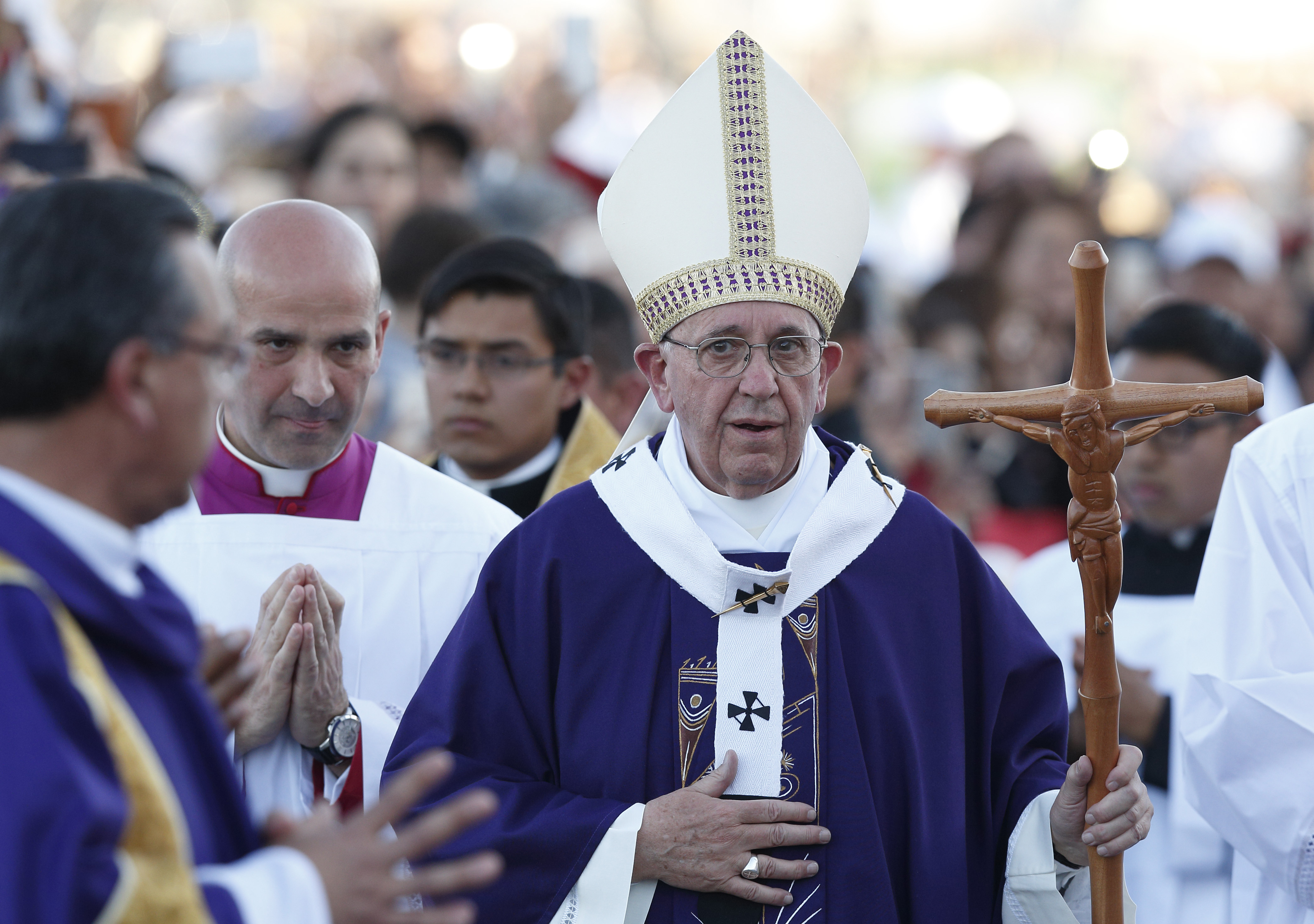 Pope Francis arrives in procession to celebrate Mass at the fairgrounds in Ciudad Juarez, Mexico, Feb. 17. (CNS photo/Paul Haring) See POPE-JUAREZ-MASS Feb. 17, 2016.