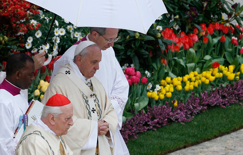 Tulips and other flowers are seen as Pope Francis celebrates Easter Mass in St. Peter's Square at the Vatican in this April 5, 2015, file photo. As part of an ecological initiative, the Vatican announced that it will plant tulips from the 2016 Easter Sunday Mass in the Vatican Gardens and also give them to various pontifical colleges and institutions. (CNS photo/Paul Haring) 