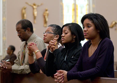 A family prays after arriving for Sunday Mass in 2011 at St. Joseph's Catholic Church in Alexandria, Va. Pope Francis' postsynodal apostolic exhortation on the family (released April 8) is the concluding document of the 2014 and 2015 synods of bishops on the family. (CNS photo/Nancy Phelan Wiechec)