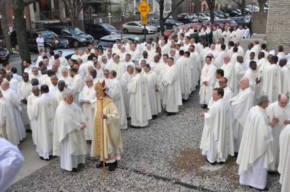 chrism-mass-2017-crowd-of-priests-2