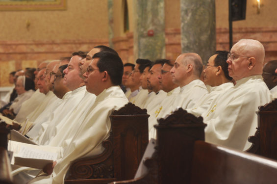 chrism-mass-priests-in-pews