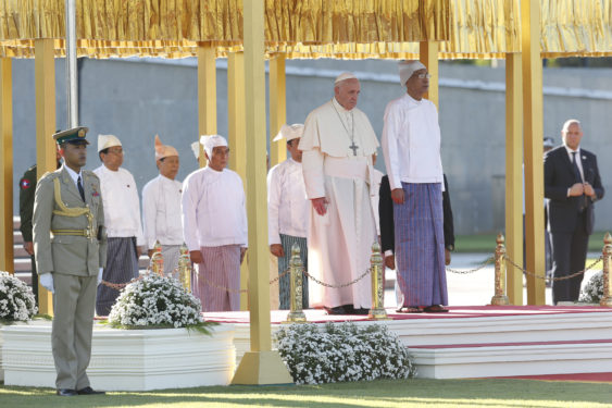 Pope Francis and Myanmar's President Htin Kyaw attend a welcoming ceremony at the presidential palace in Naypyitaw, Myanmar, Nov. 28. (CNS photo/Paul Haring)