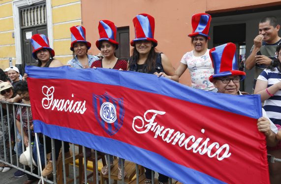 People hold a banner thanking Pope Francis along the parade route for the pope in Trujillo, Peru, Jan. 20. (CNS photo/Paul Haring)