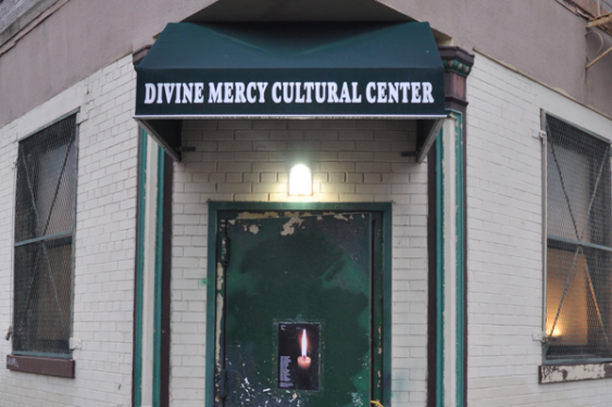 Divine_Mercy_doorway