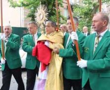 Archbishop Auza Celebrates Corpus Christi with Brooklyn Polonia