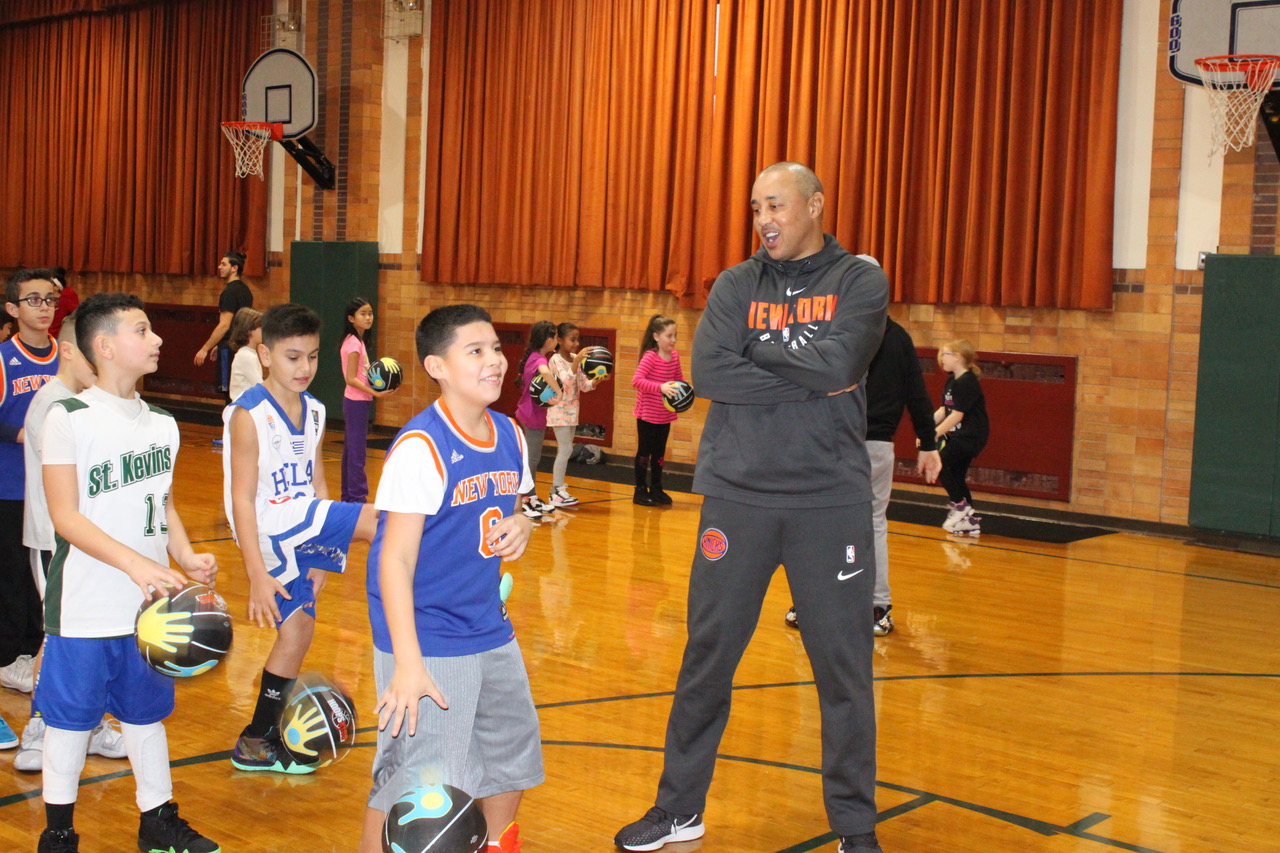 Knicks legend John Starks teaches kids lessons on, off the court