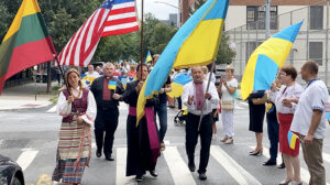 People in Williamsburg Join Hands, Start a ‘Human Chain’ For Ukraine