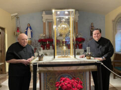 Priest’s Blessed Sacrament Routine Offers Faithful ‘One-to-One Time With Jesus’