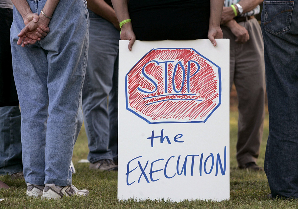 Death penalty pause advances through an Oklahoma committee