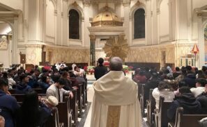 Hundreds of Youth & Young Adults Gather for a Jubilee Holy Hour