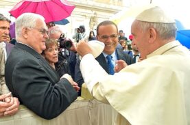 A Bridge Between Faiths: Jewish Couple Honor ‘Very Sweet, Kind’ Pope Francis