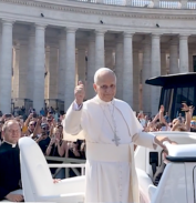 Long Island Student From Chaminade High School Has ‘Life-Changing’ Encounter With Pope Leo XIV 