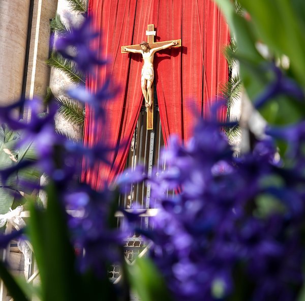 The Soundtrack of the Easter Season: 10 Beloved Catholic Hymns