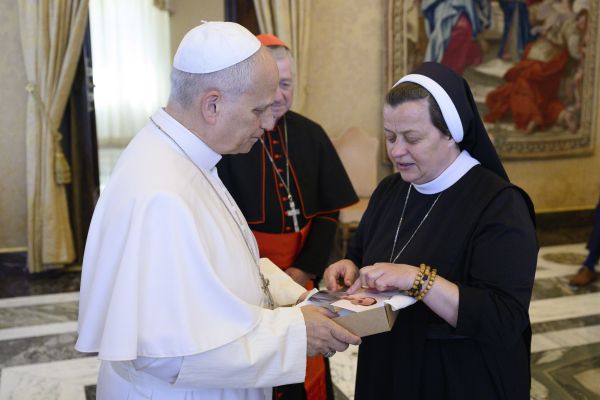 Ukrainian Nun on Front Lines Meets Pope Leo XIV, Pleads for Help to ‘End the War’