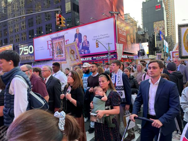 Eucharistic Procession Draws Thousands to Manhattan Streets - The Tablet